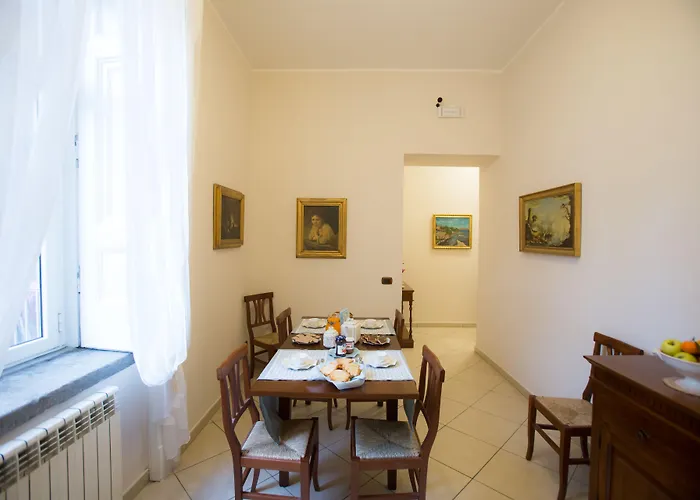 A Casa Di Nonna Giulia 3* נאפולי